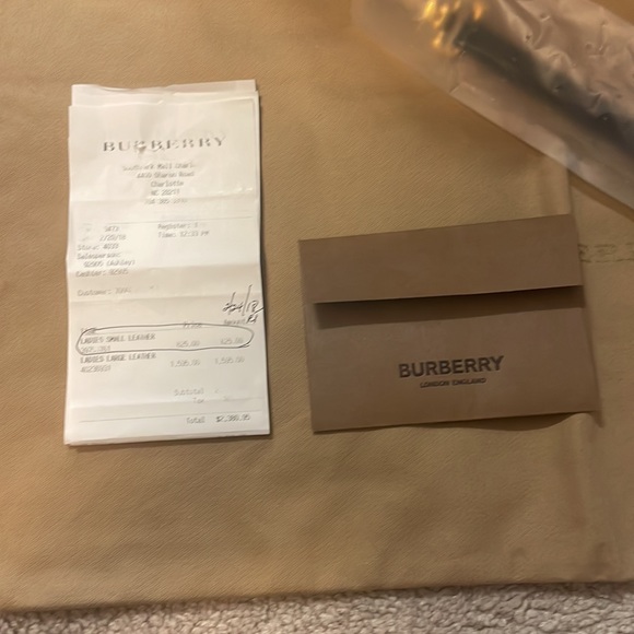 Burberry medium banner in mint condition - Picture 6 of 15